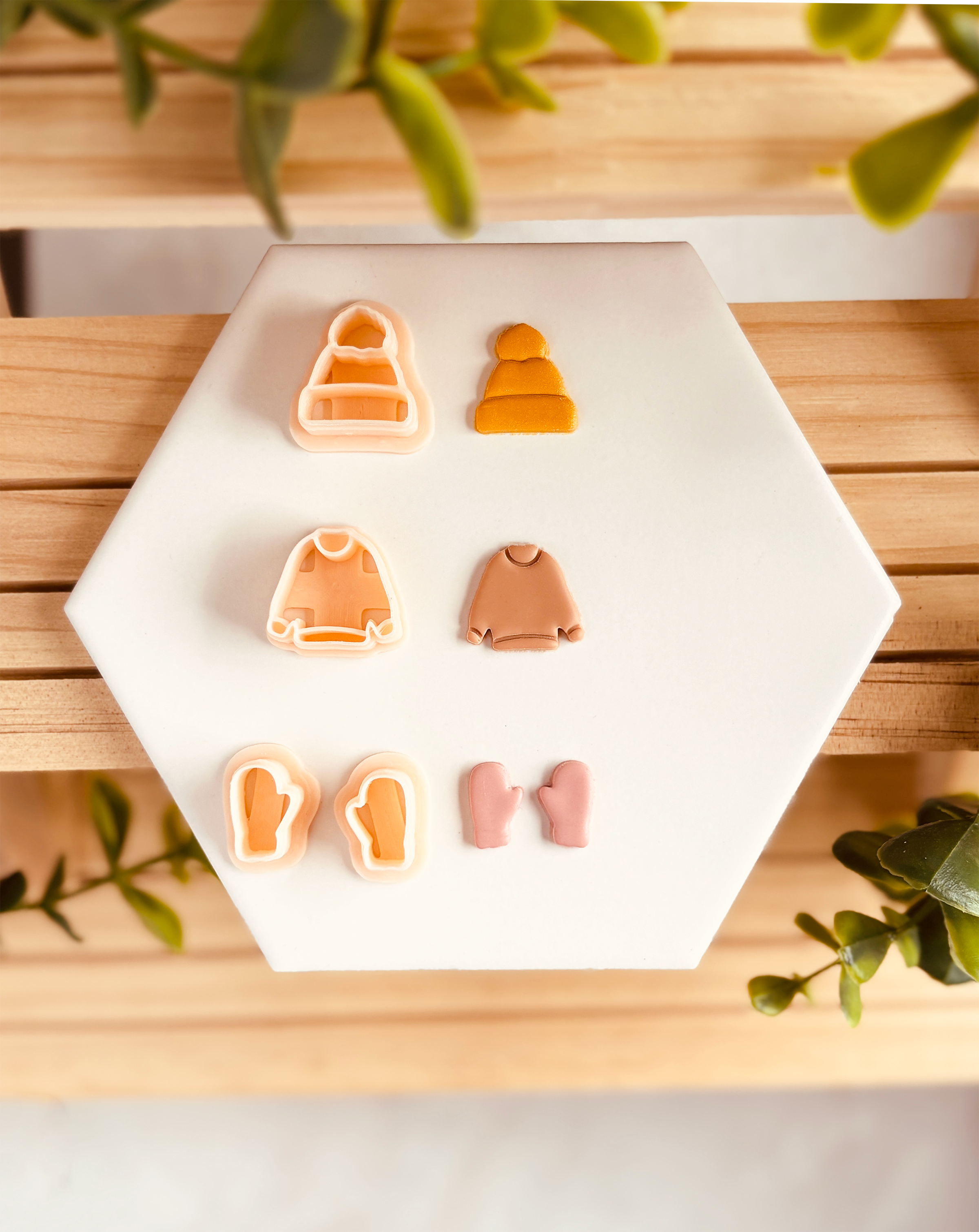 Cuttery Zimowe Motywy: Sweter, Czapka, Rękawiczki