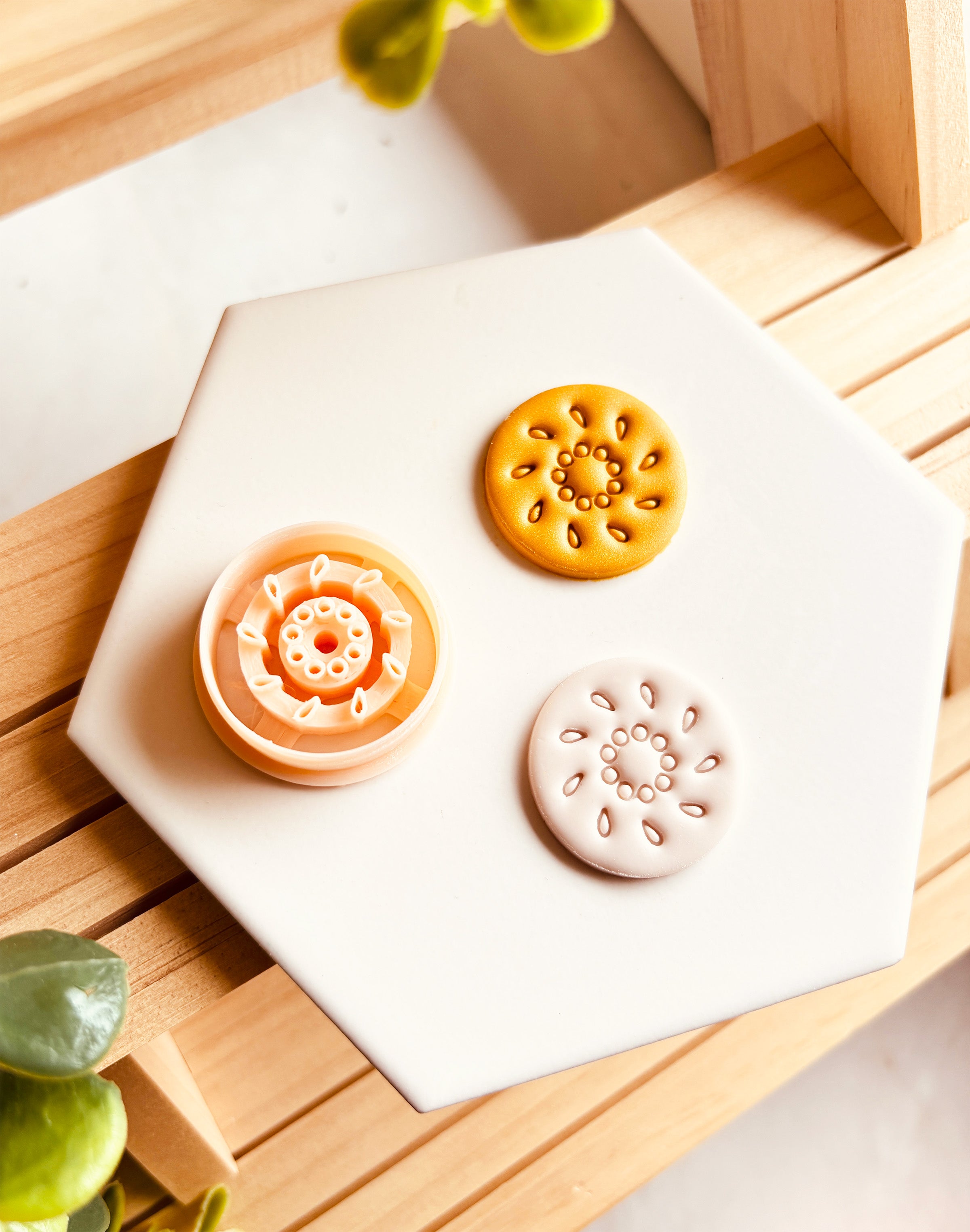 Wykrawacz do gliny - Koło z drobnymi zdobieniami