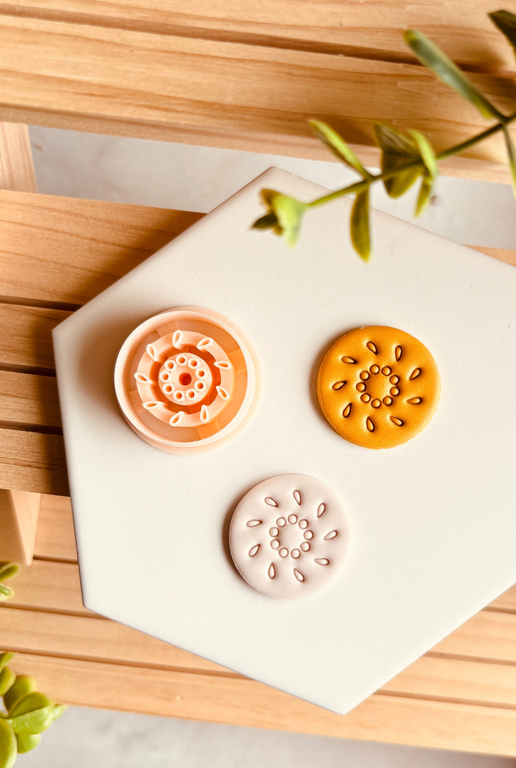 Wykrawacz do gliny - Koło z drobnymi zdobieniami