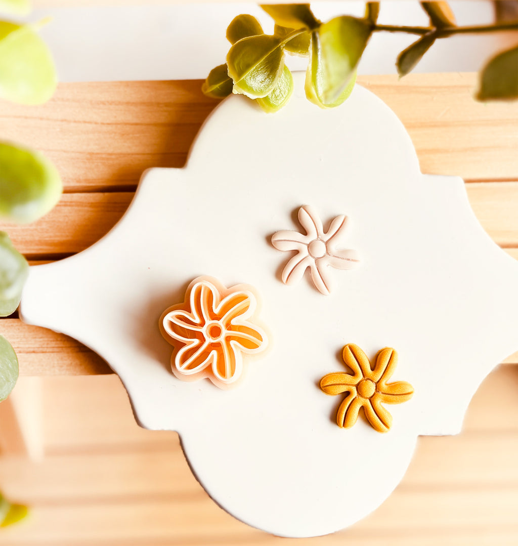 Clay Cutter – Kwiat z opływowymi liniami