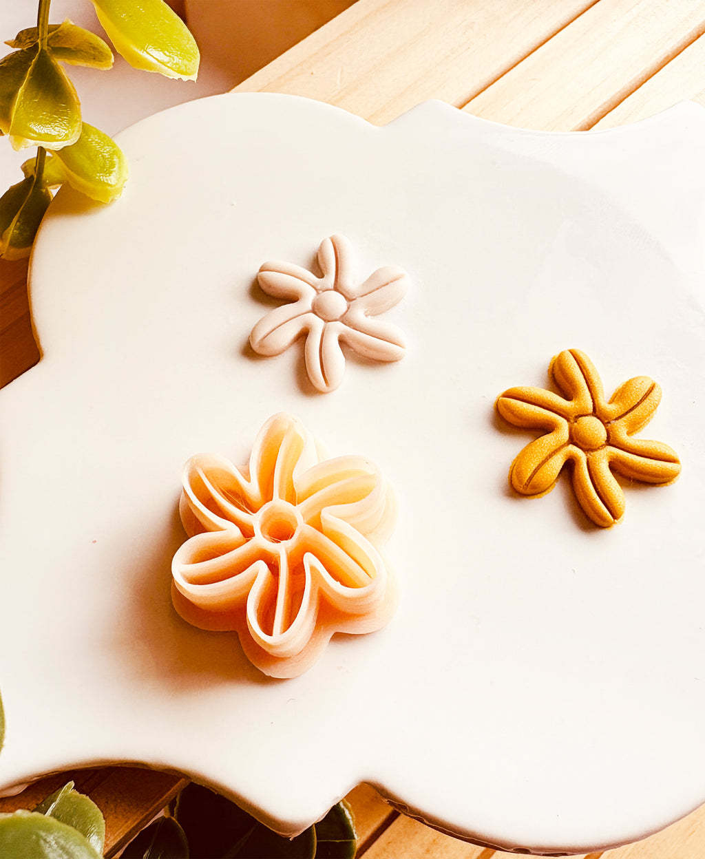 Clay Cutter – Kwiat z opływowymi liniami