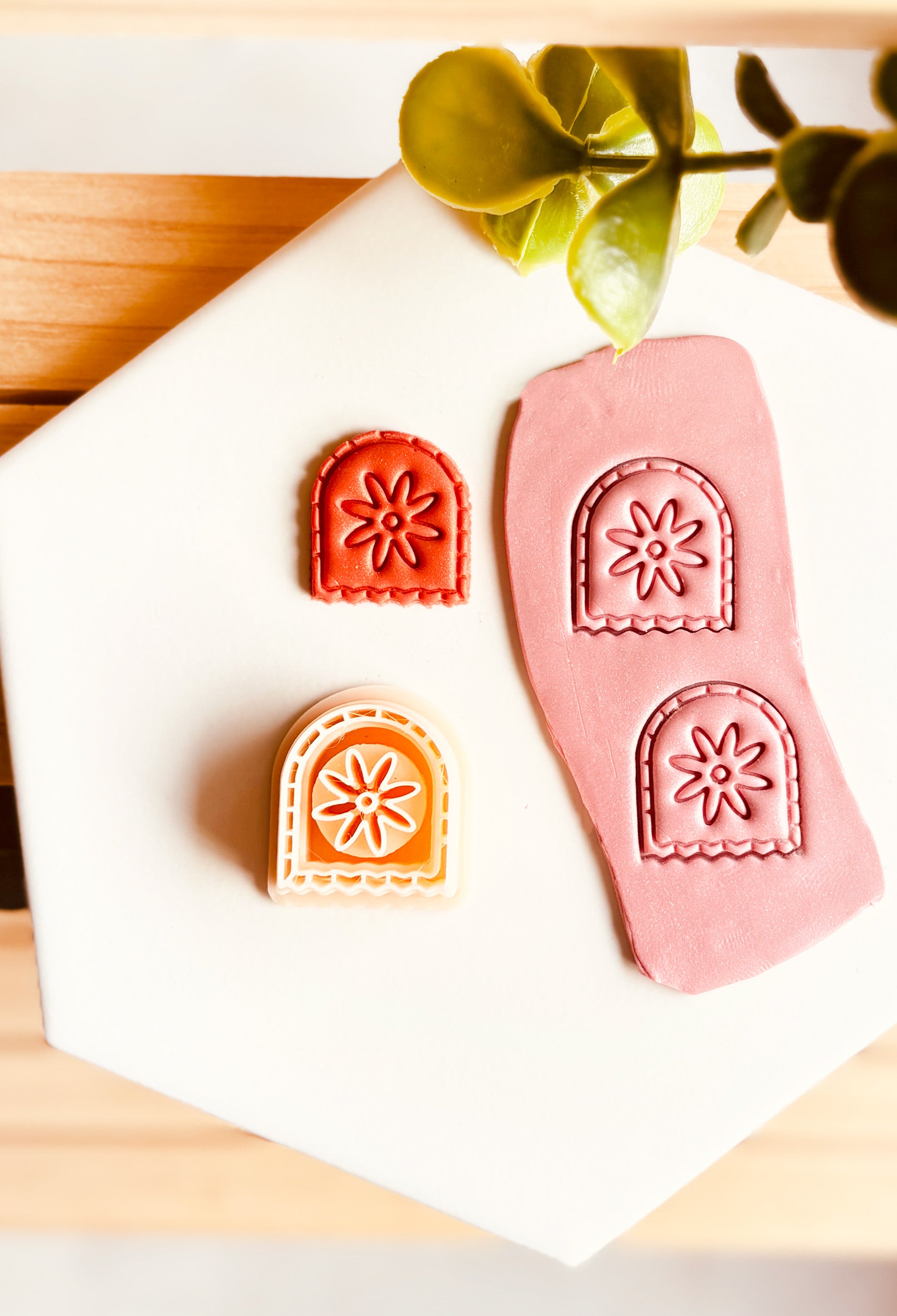 Clay Cutter – Łuk boho z koronką i kwiatowym wzorem