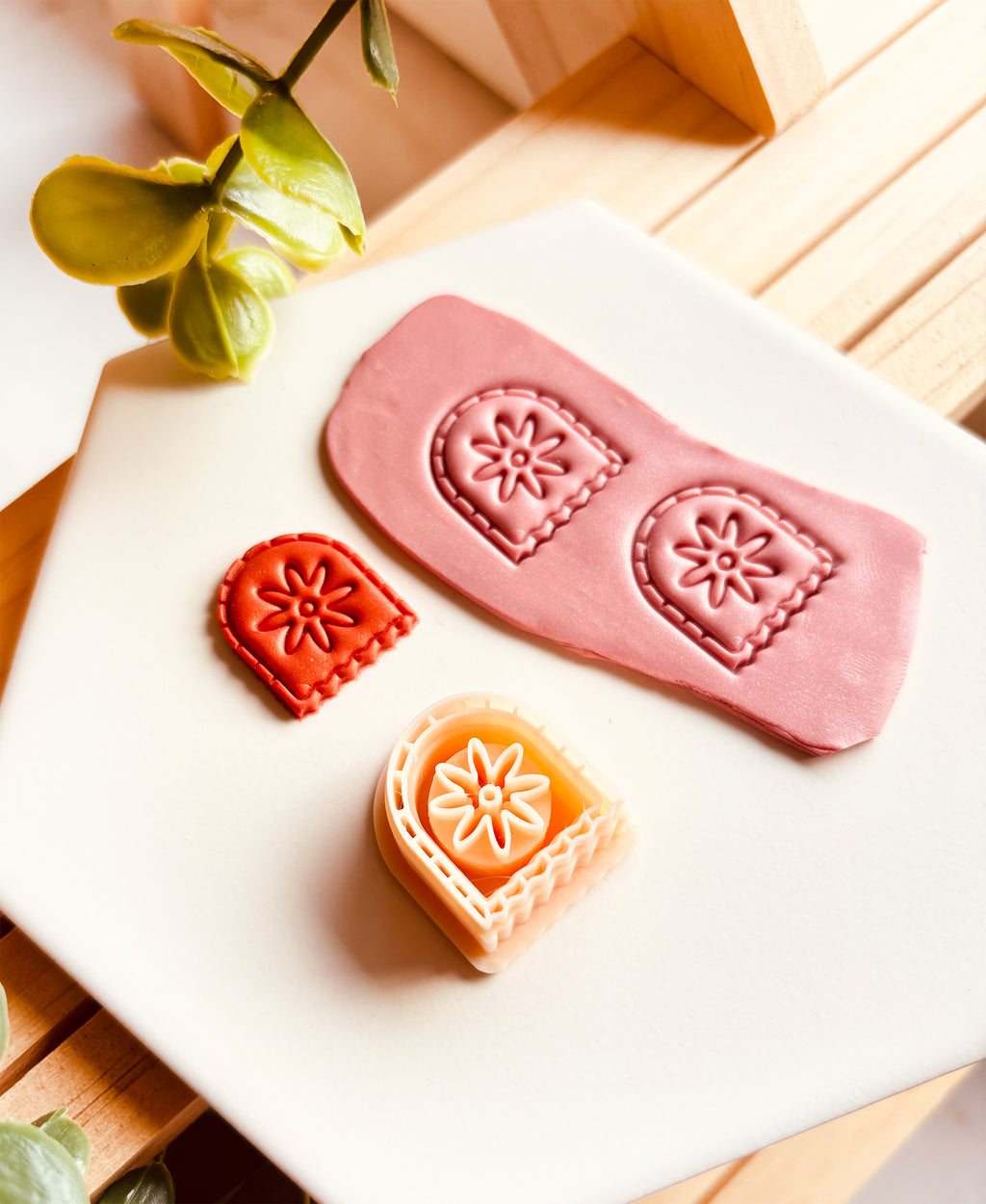 Clay Cutter – Łuk boho z koronką i kwiatowym wzorem