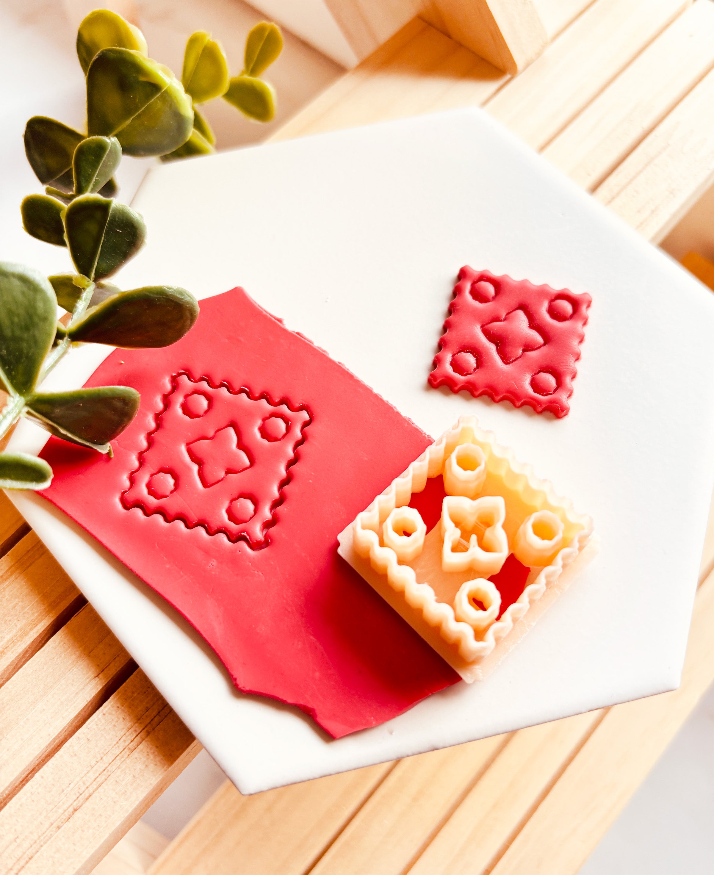 Wykrawacz Clay Cutter – Znaczek pocztowy z geometrycznym wzorem