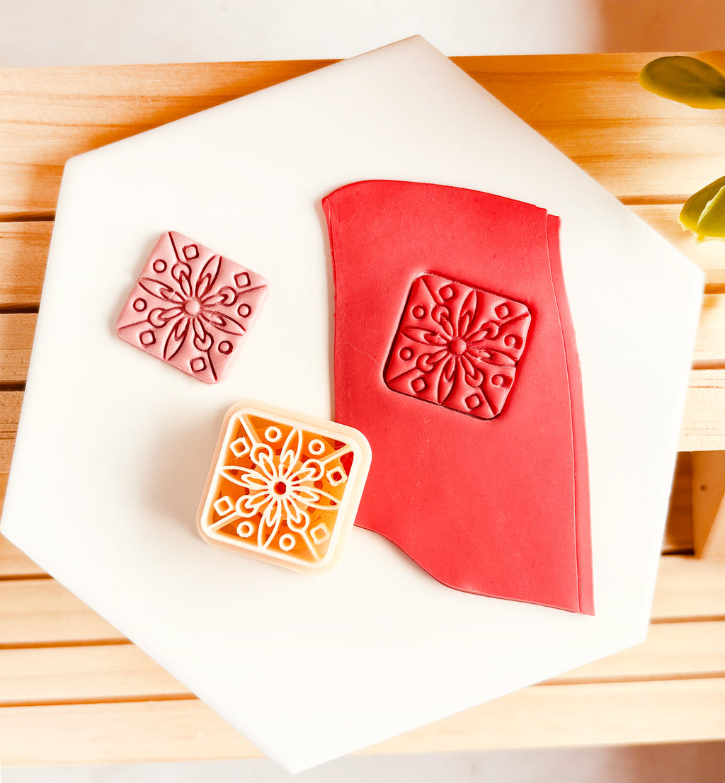 Clay Cutter –  Kwadrat zaokrąglony z motywem kwiatowym