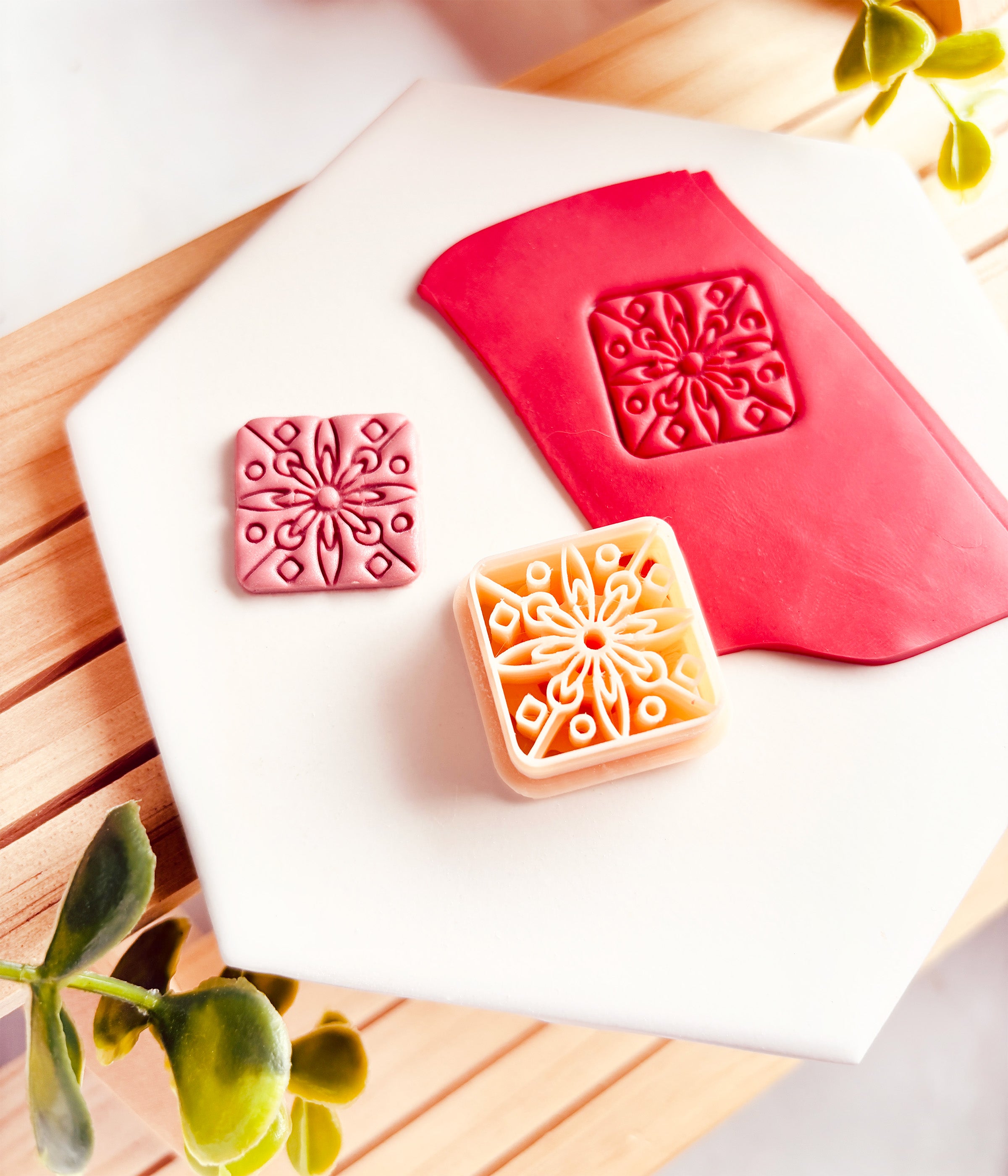 Clay Cutter –  Kwadrat zaokrąglony z motywem kwiatowym