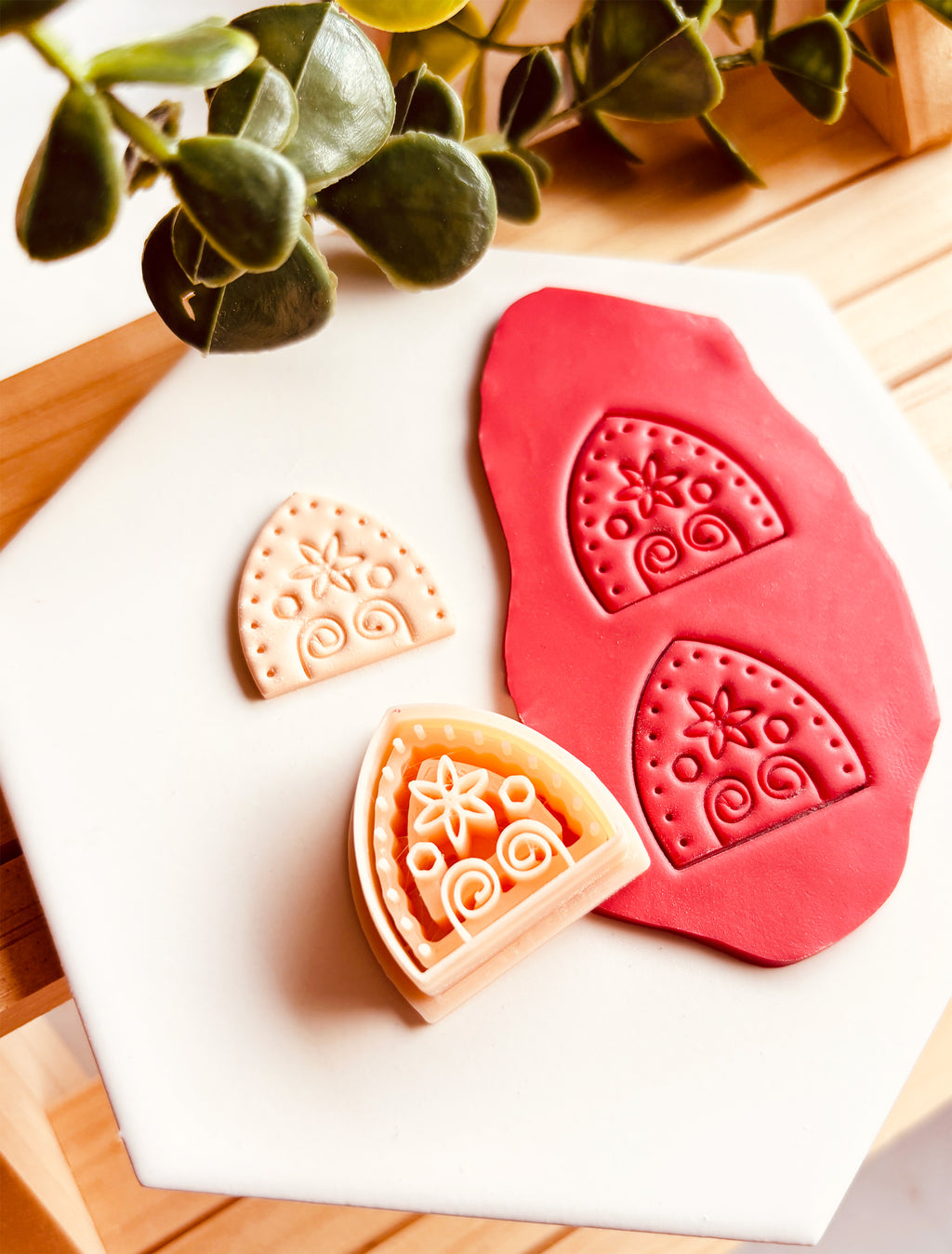 Wykrawacz do Gliny Cutter – Łuk boho z kwiatowym motywem