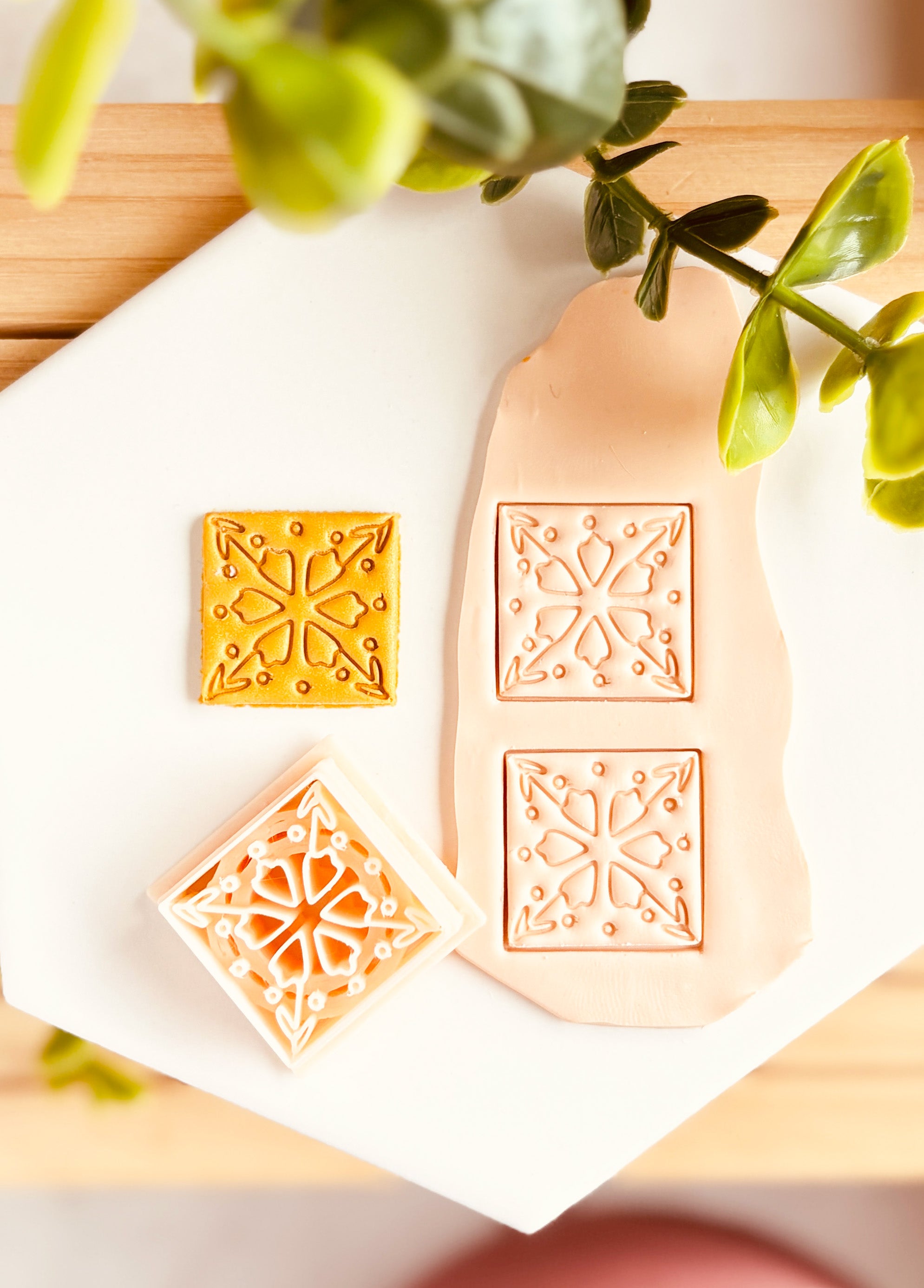 Clay Cutter – Kwadrat boho z symetrycznym wzorem