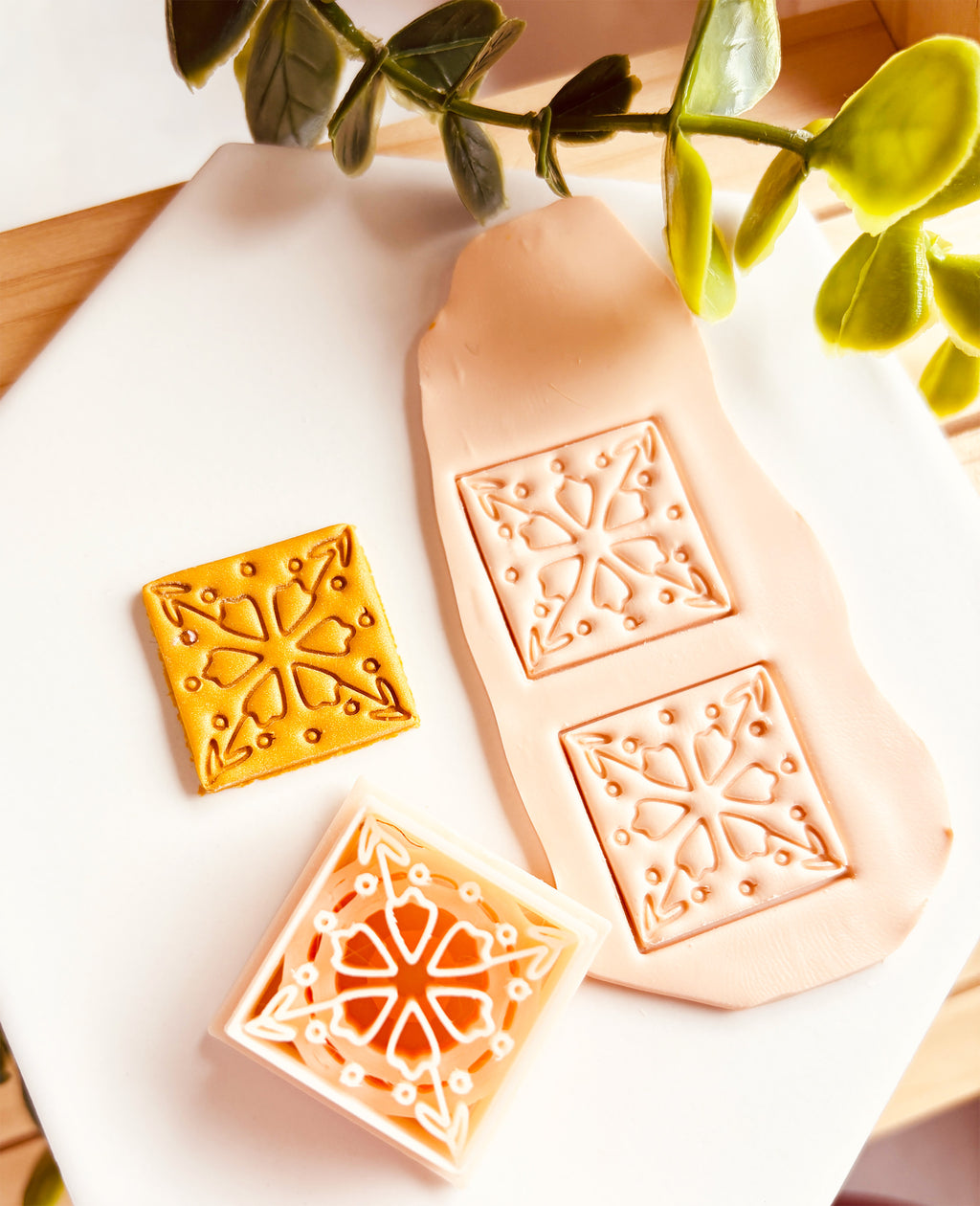 Clay Cutter – Kwadrat boho z symetrycznym wzorem