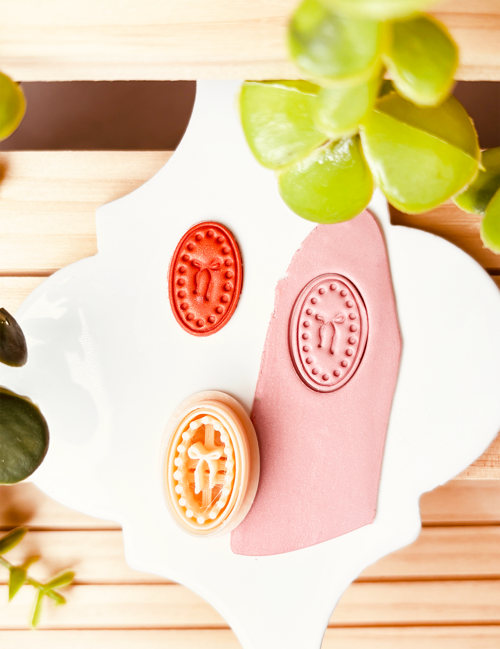 Clay Cutter – Elipsa z tłoczeniem i motywem wstążki